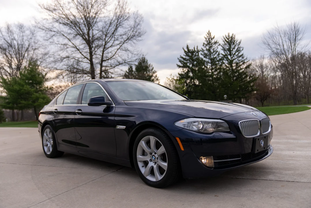 2013 BMW F10 550i & M550d Sedan - Image 2 of 31