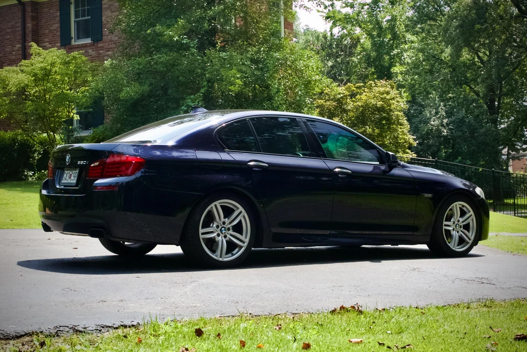 2013 BMW F10 550i & M550d Sedan - Image 15 of 31