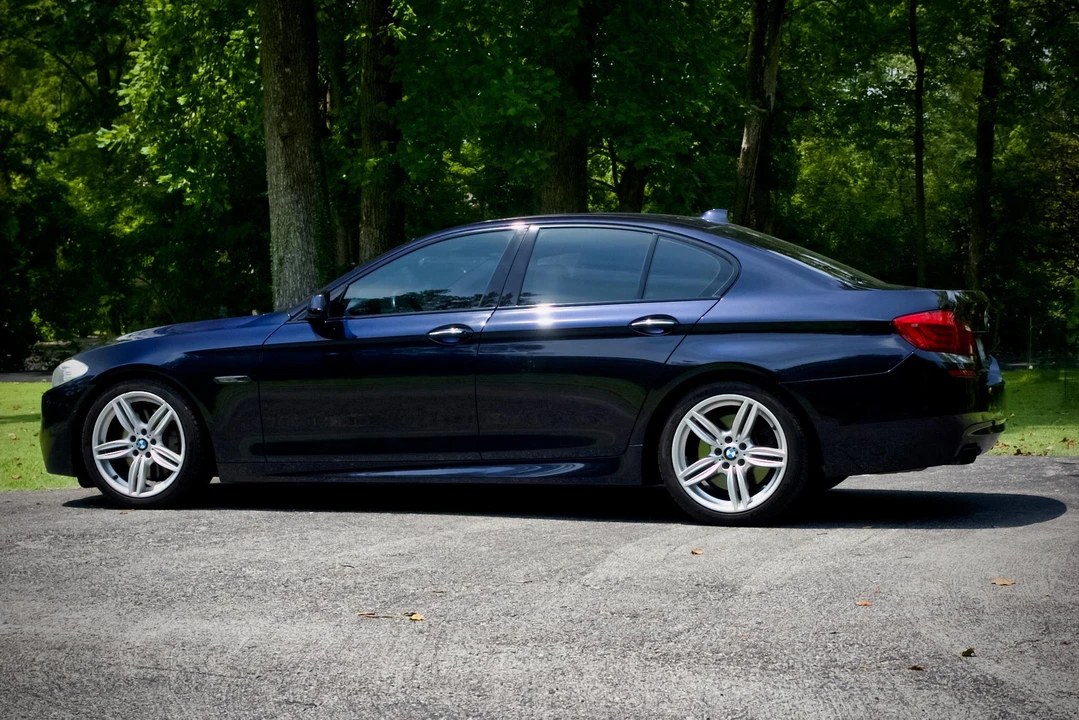 2013 BMW F10 550i & M550d Sedan - Image 11 of 31