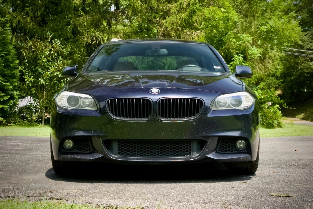 2013 BMW F10 550i & M550d Sedan - Image 2 of 31