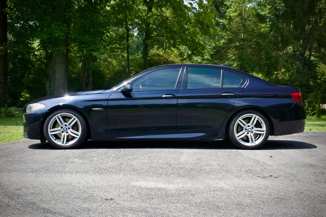 2013 BMW F10 550i & M550d Sedan - Image 10 of 31