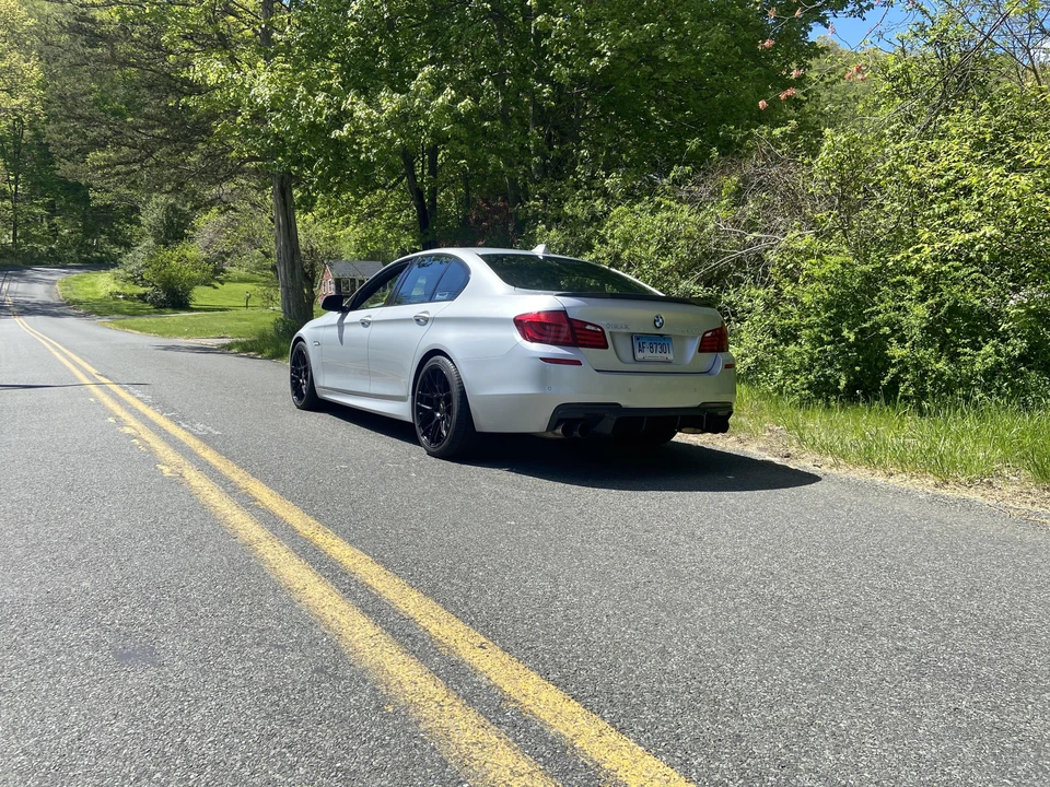 2013 BMW F10 550i & M550d Sedan - Image 16 of 31