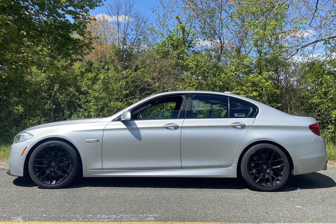 2013 BMW F10 550i & M550d Sedan - Image 3 of 31
