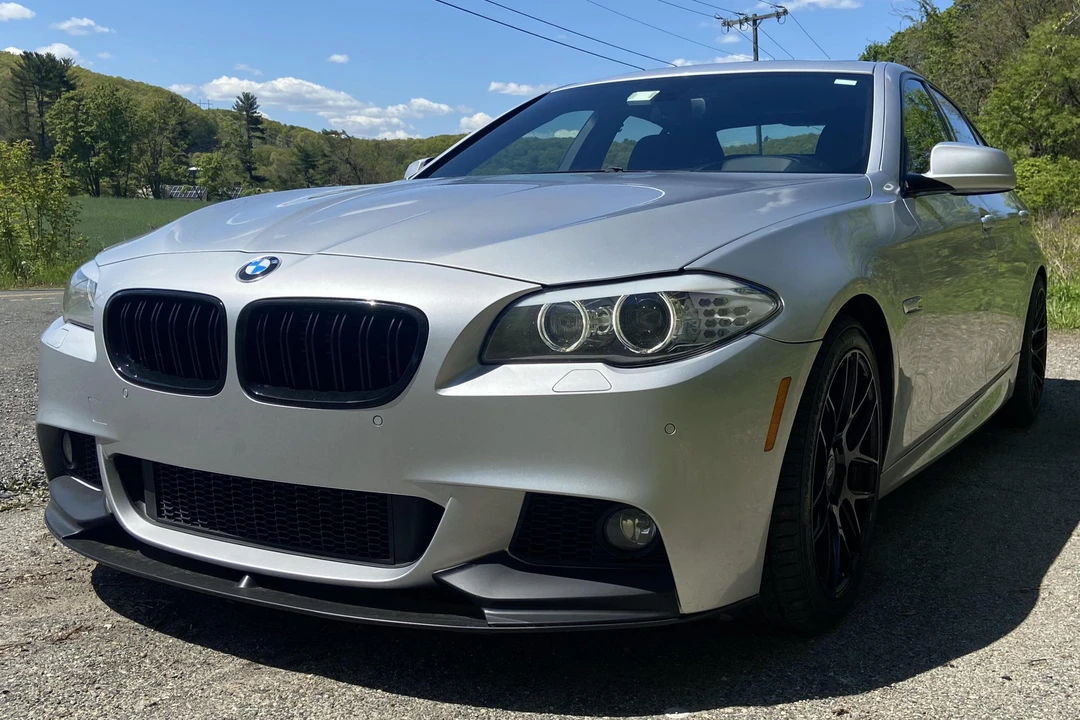 2013 BMW F10 550i & M550d Sedan - Image 2 of 31