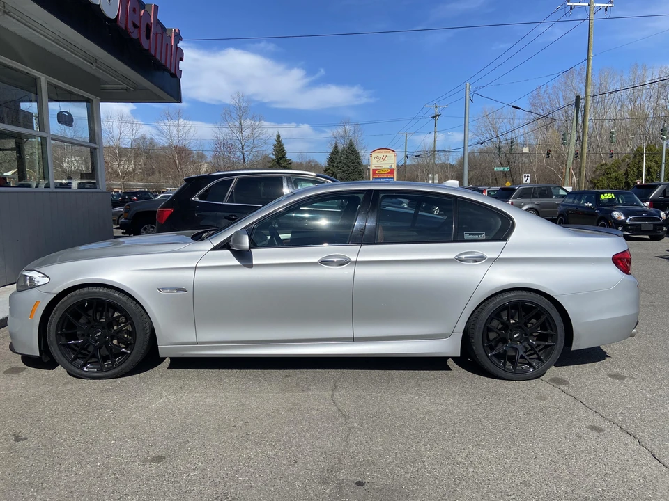 2013 BMW F10 550i & M550d Sedan - Image 12 of 31