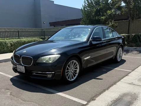 2013 BMW 750i Sedan
