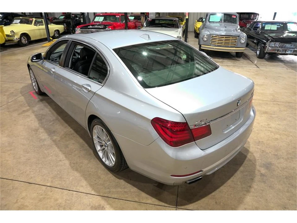 2013 BMW F01/F02 750i & 760Li Sedan - Image 16 of 31