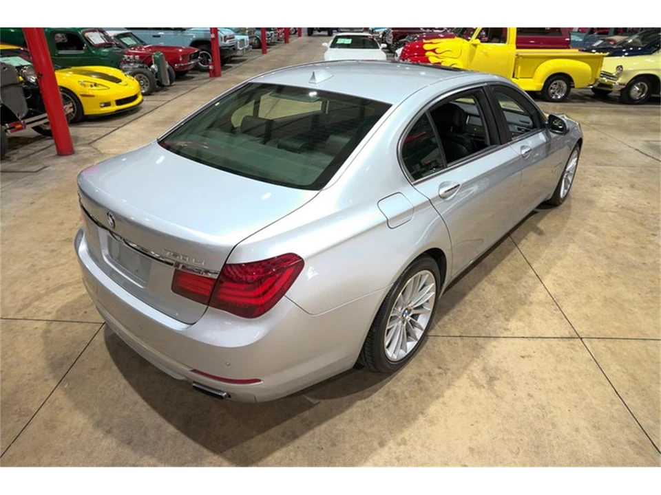 2013 BMW F01/F02 750i & 760Li Sedan - Image 17 of 31