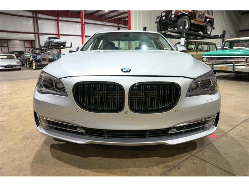 2013 BMW F01/F02 750i & 760Li Sedan - Image 13 of 31
