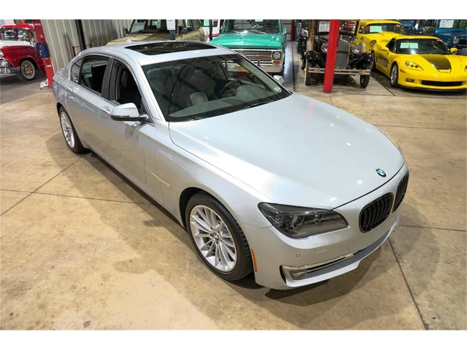 2013 BMW F01/F02 750i & 760Li Sedan - Image 14 of 31