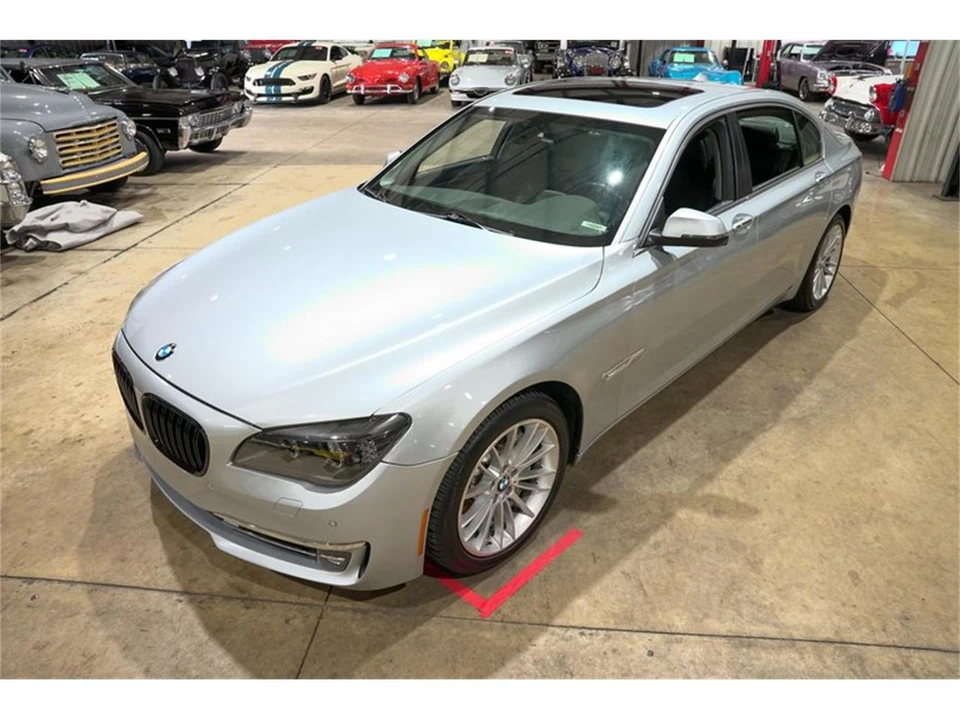 2013 BMW F01/F02 750i & 760Li Sedan - Image 15 of 31