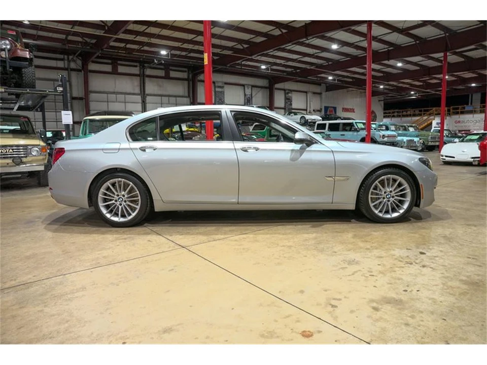 2013 BMW F01/F02 750i & 760Li Sedan - Image 10 of 31