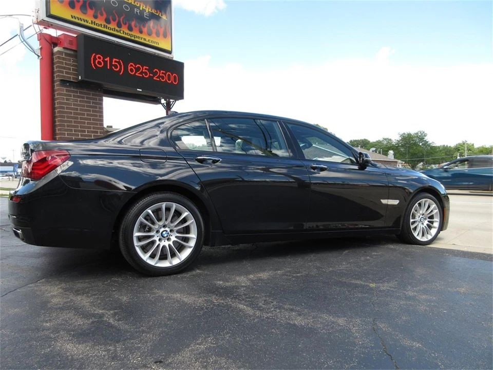 2013 BMW F01/F02 750i & 760Li Sedan - Image 8 of 31