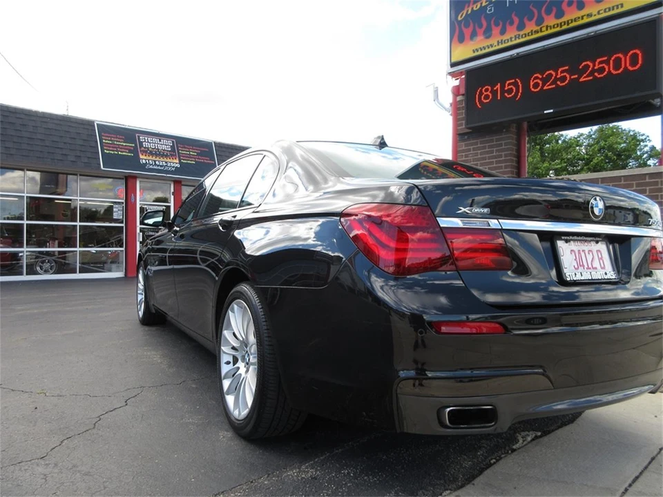 2013 BMW F01/F02 750i & 760Li Sedan - Image 13 of 31