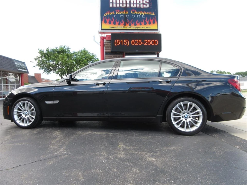 2013 BMW F01/F02 750i & 760Li Sedan - Image 15 of 31