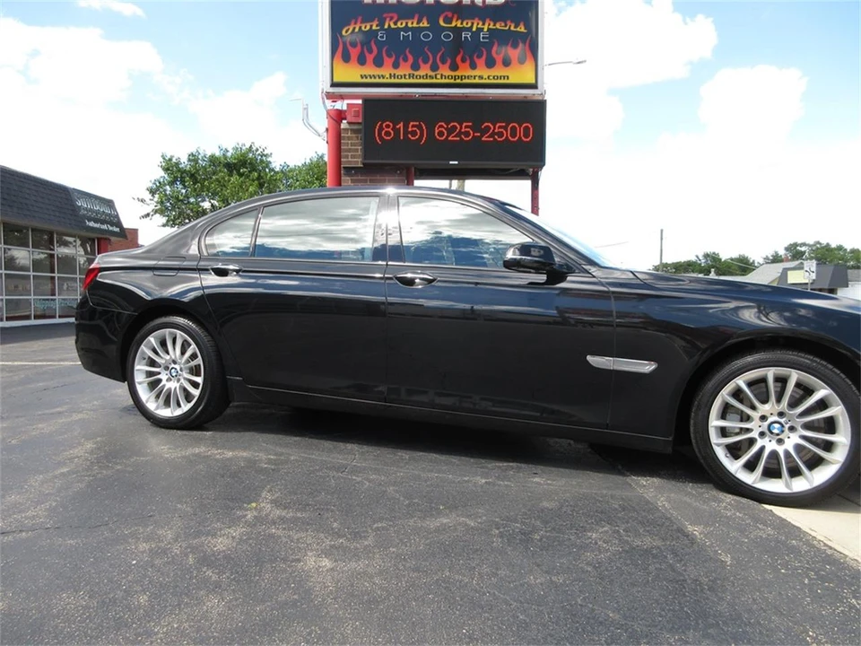 2013 BMW F01/F02 750i & 760Li Sedan - Image 6 of 31