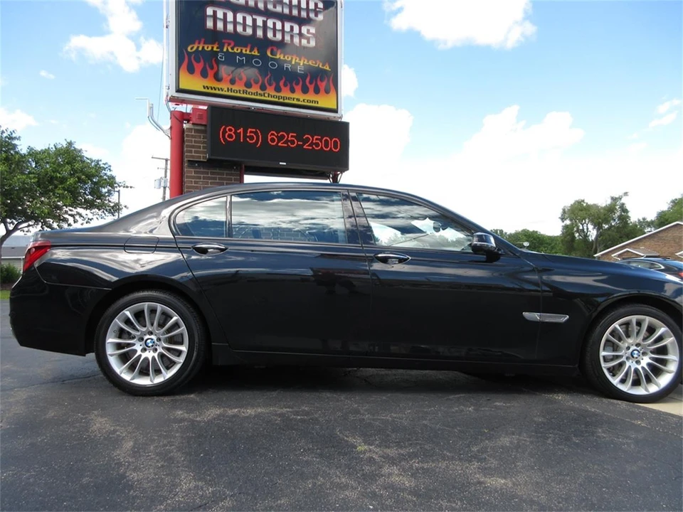 2013 BMW F01/F02 750i & 760Li Sedan - Image 7 of 31