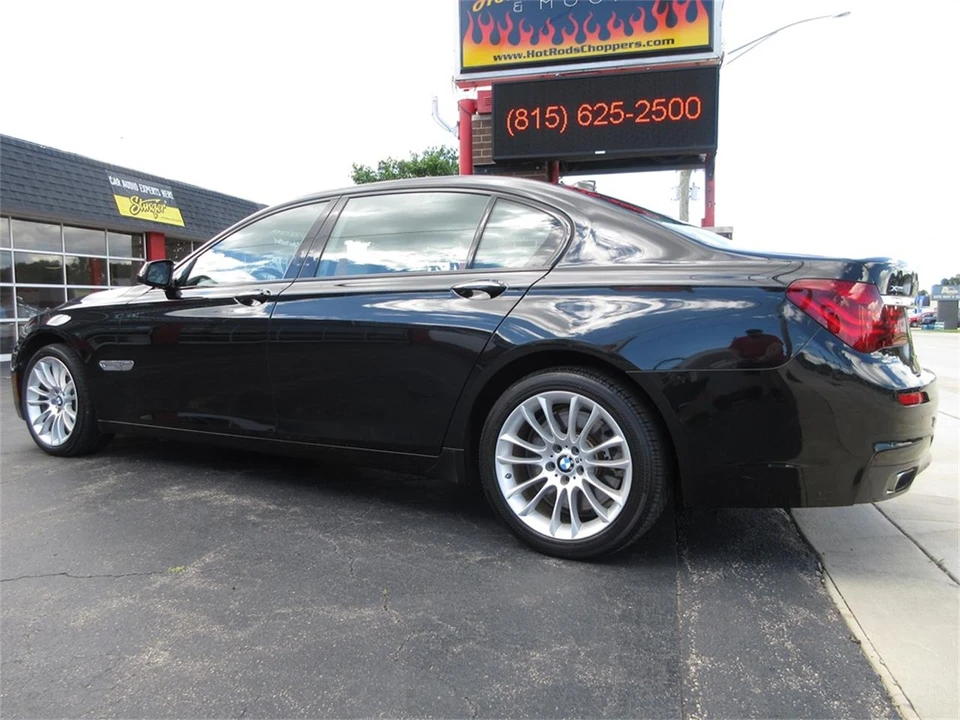 2013 BMW F01/F02 750i & 760Li Sedan - Image 14 of 31