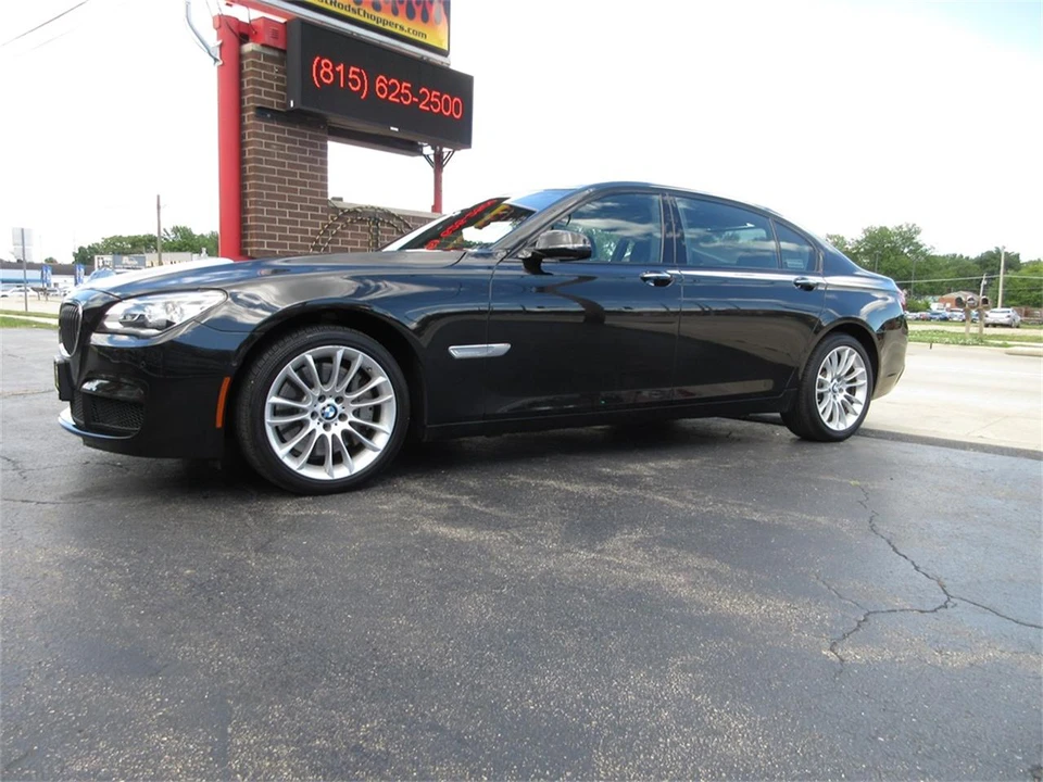 2013 BMW F01/F02 750i & 760Li Sedan - Image 17 of 31