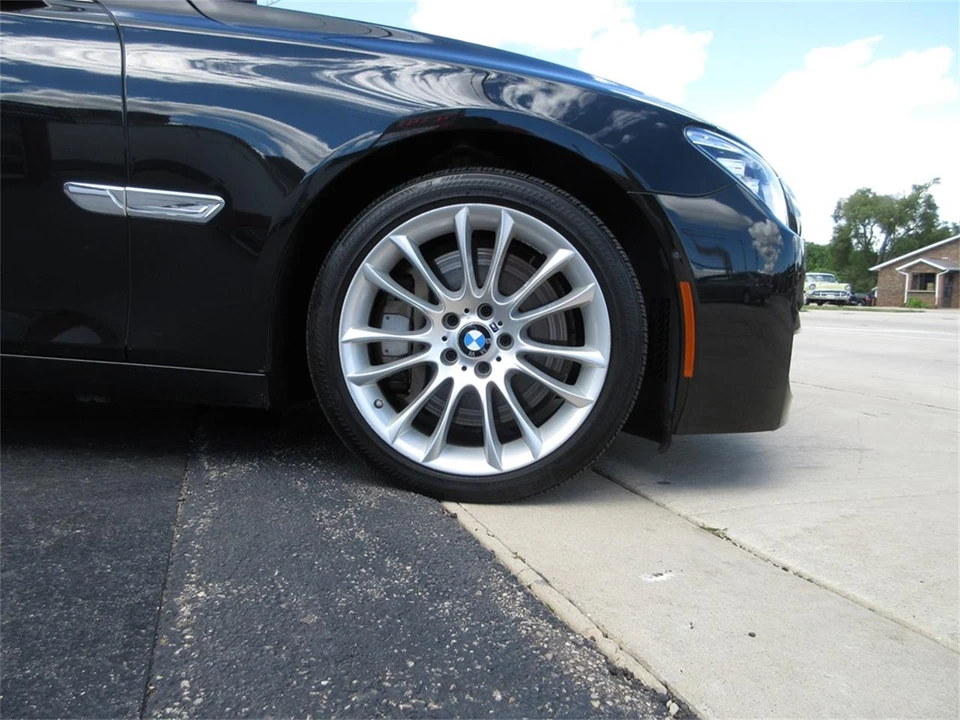 2013 BMW F01/F02 750i & 760Li Sedan - Image 22 of 31