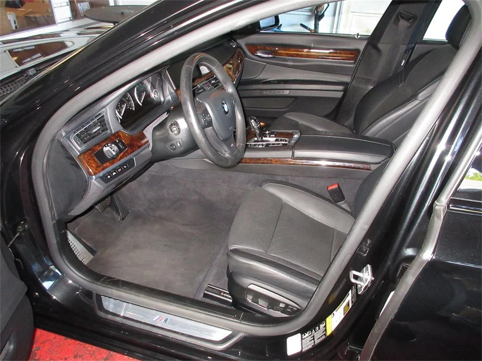 2013 BMW F01/F02 750i & 760Li Sedan - Image 28 of 31