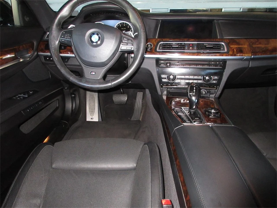 2013 BMW F01/F02 750i & 760Li Sedan - Image 29 of 31