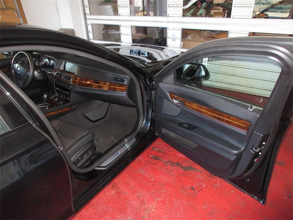 2013 BMW F01/F02 750i & 760Li Sedan - Image 31 of 31