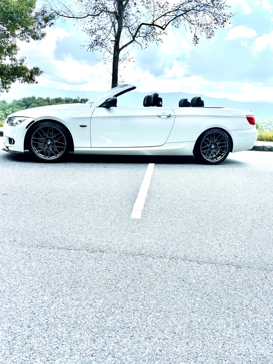 2013 BMW E93 335i Convertible - Image 4 of 5
