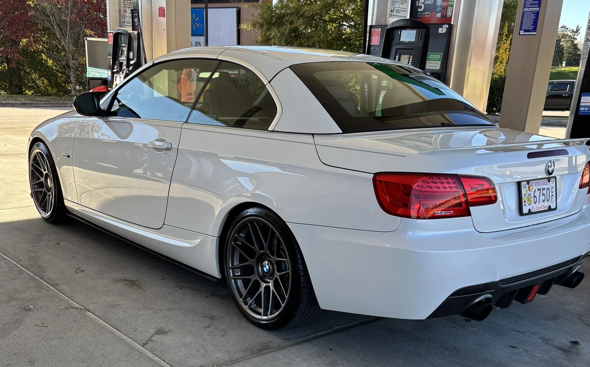 2013 BMW E93 335i Convertible - Image 2 of 5