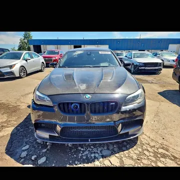 2013 BMW M5 Sedan 4D