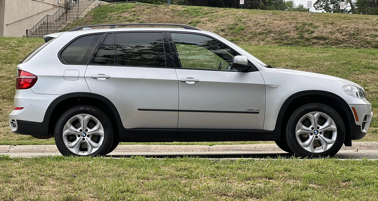 2013 BMW E70 X5 4.8i & xDrive50i - Image 25 of 31