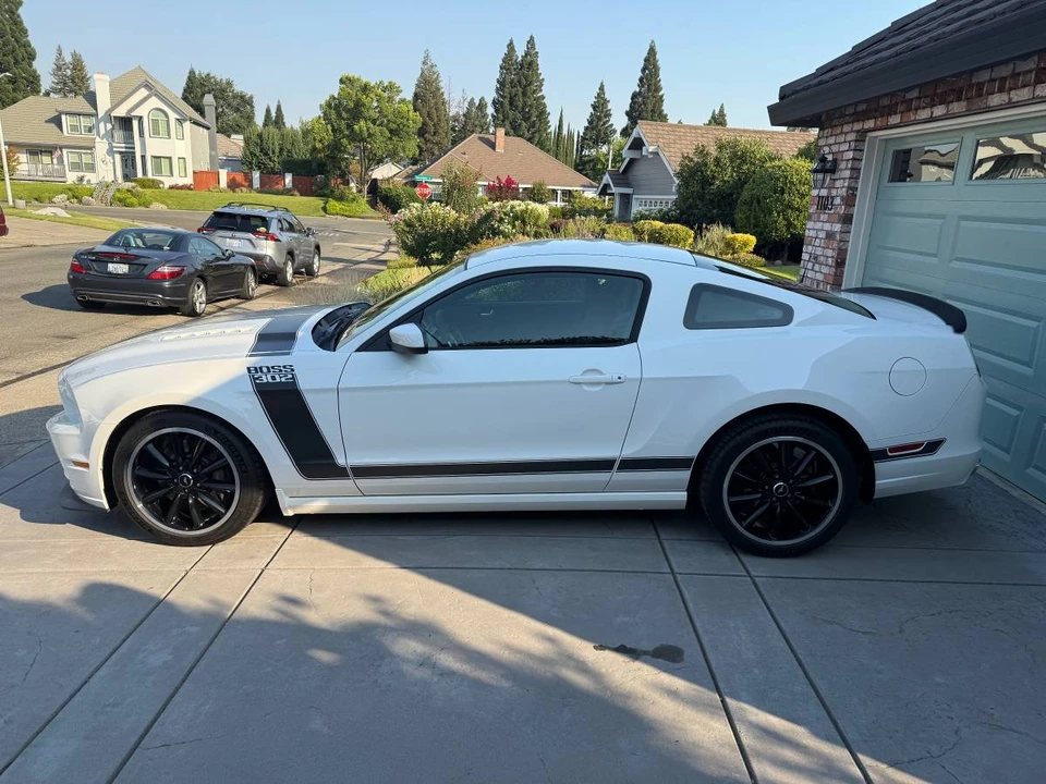 2013 Ford S197 Mustang Boss 302 - Image 3 of 9