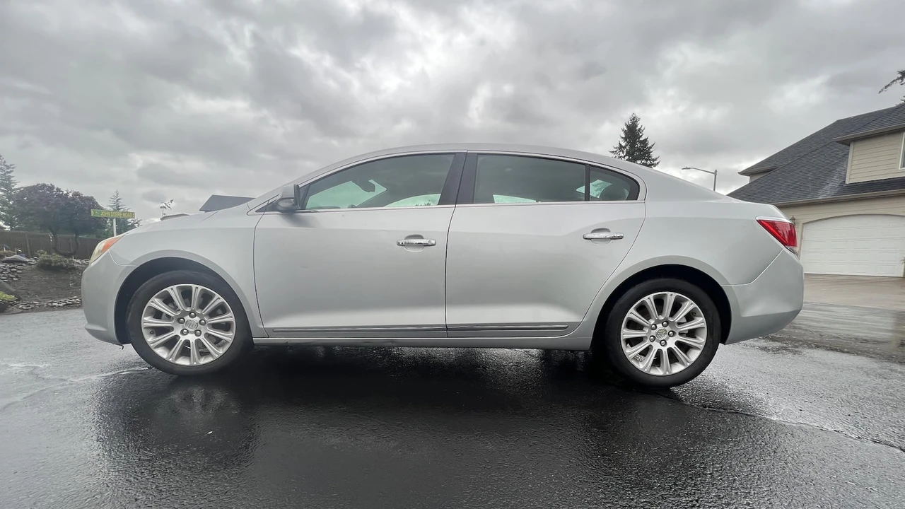 2013 Buick LaCrosse - Image 2 of 25