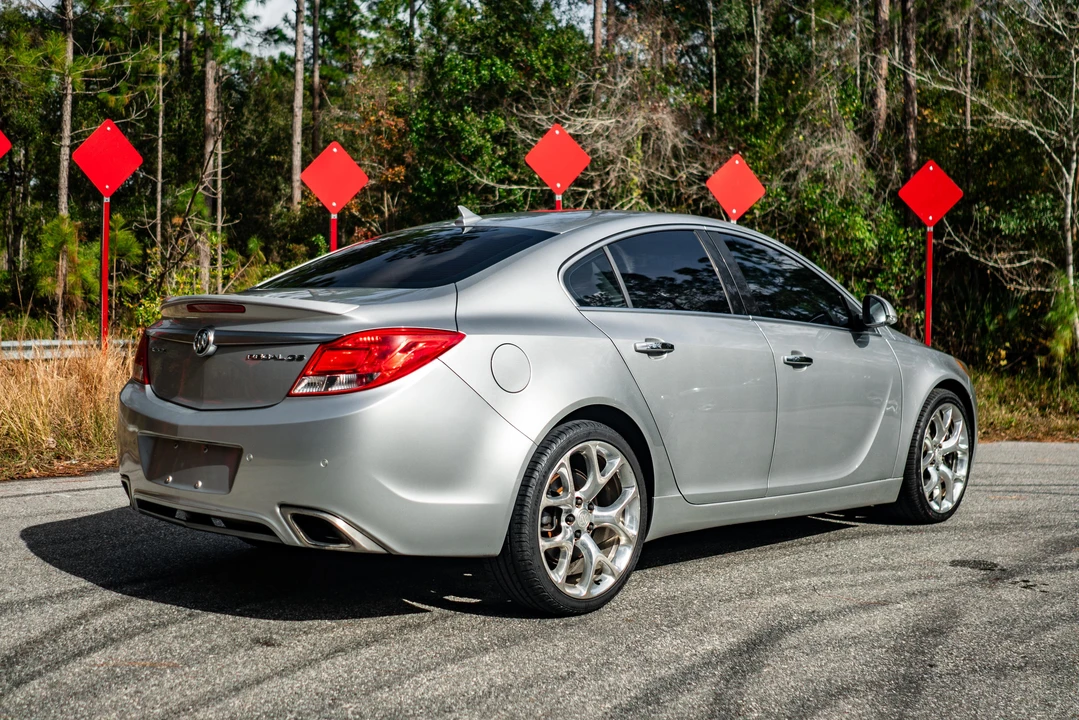 2013 Buick Regal - Image 24 of 31