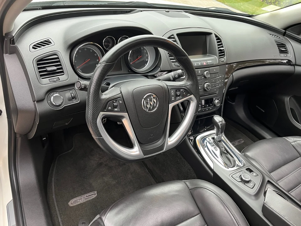 2013 Buick Regal - Image 10 of 21