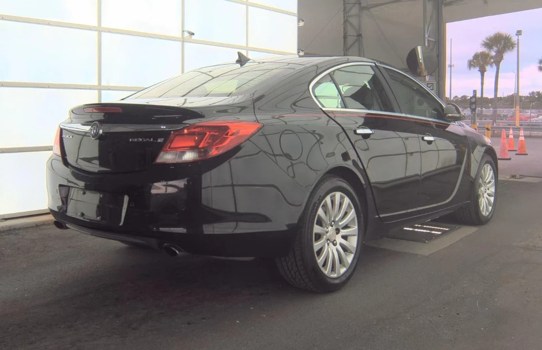 2013 Buick Regal - Image 4 of 11