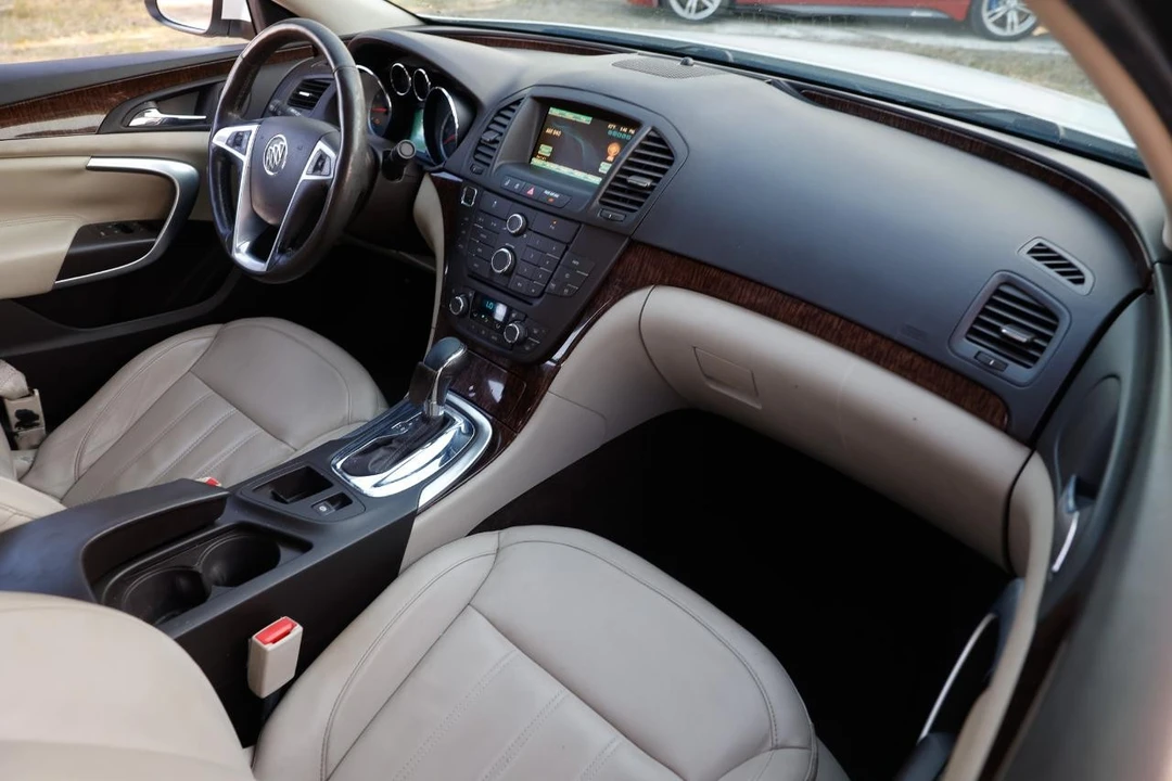 2013 Buick Regal - Image 18 of 21