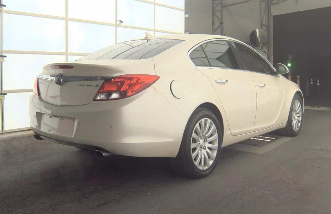 2013 Buick Regal - Image 4 of 11