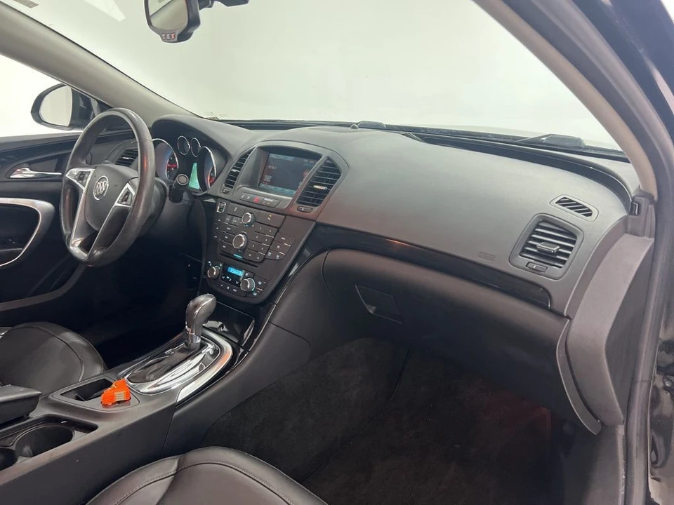 2013 Buick Regal - Image 23 of 28