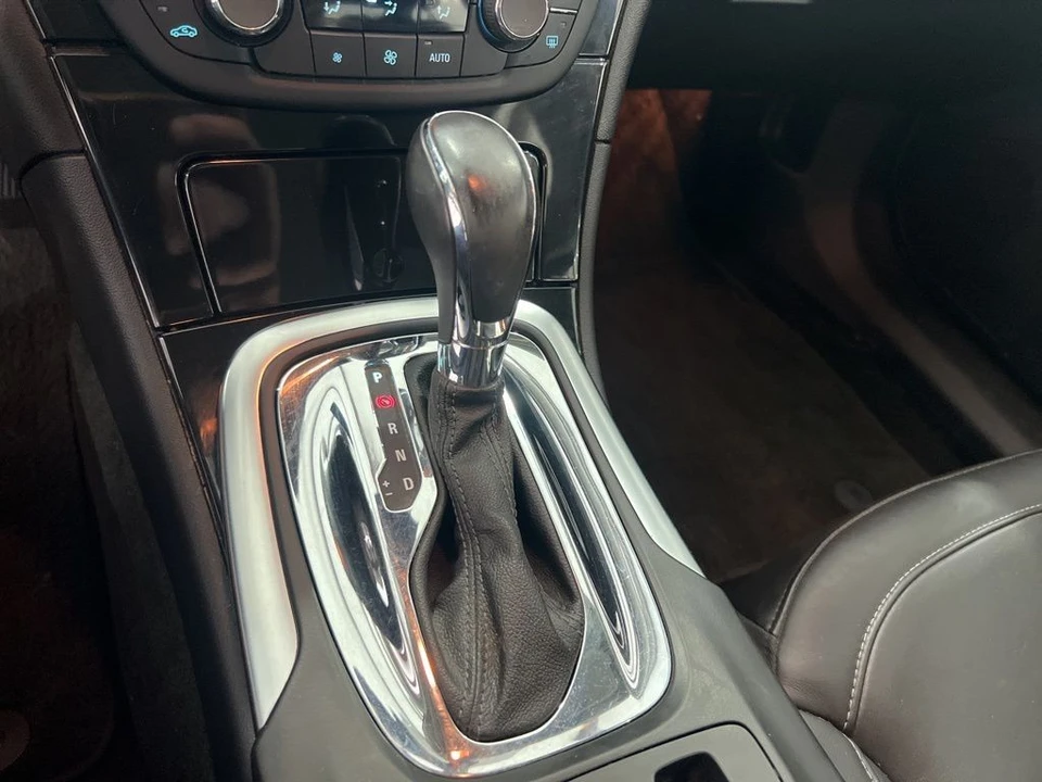 2013 Buick Regal - Image 15 of 28