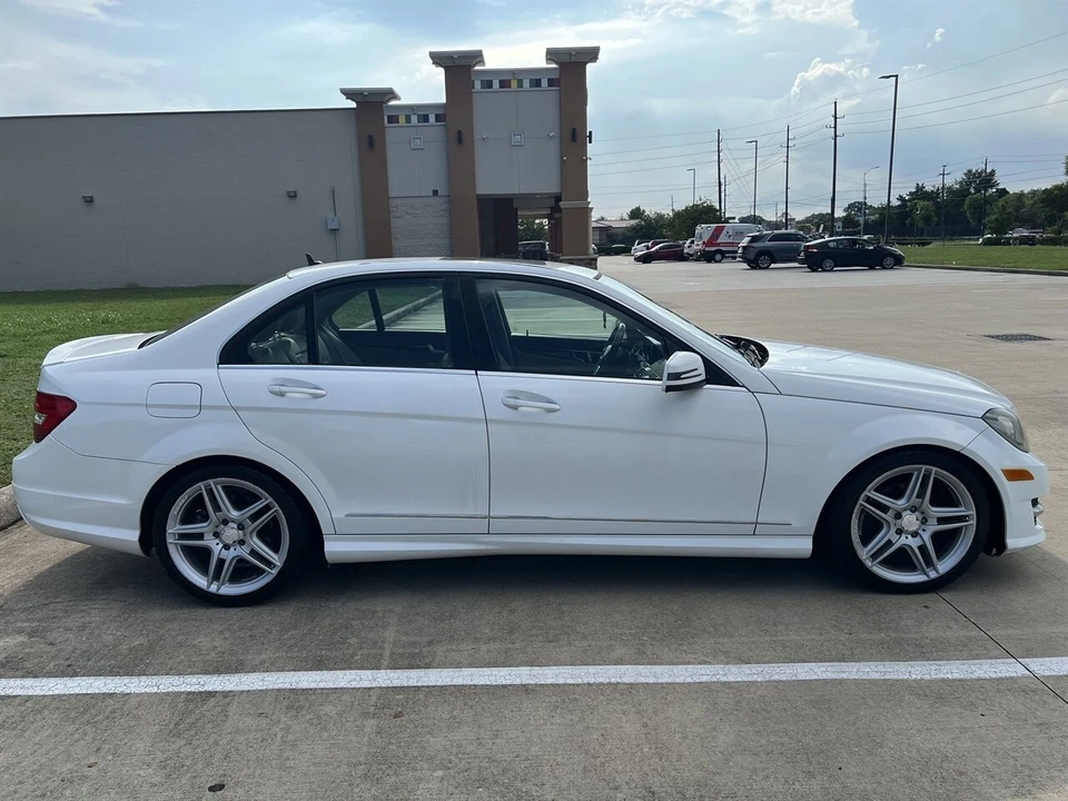 2013 Mercedes-Benz W204 C-Class - Image 13 of 21