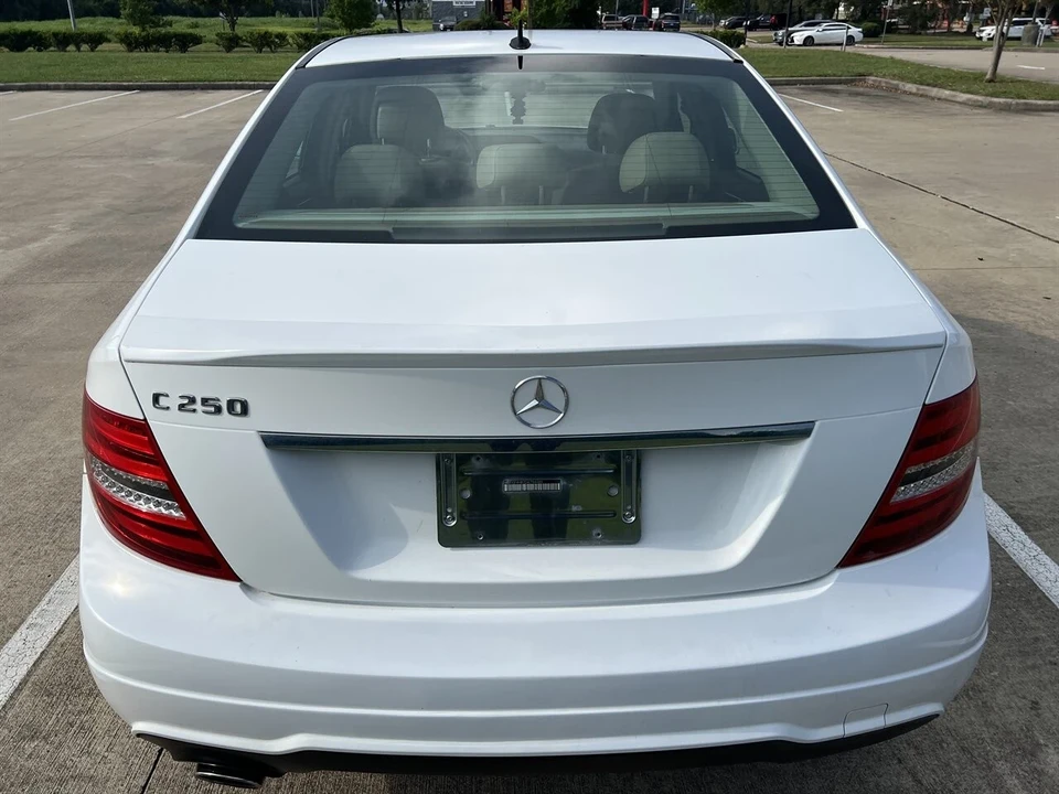2013 Mercedes-Benz W204 C-Class - Image 9 of 21