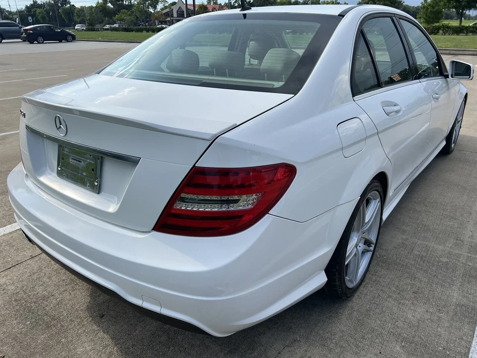 2013 Mercedes-Benz W204 C-Class - Image 10 of 21