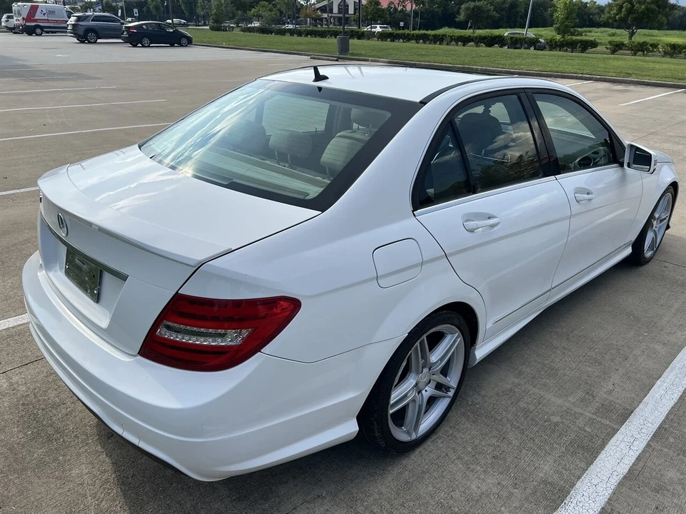 2013 Mercedes-Benz W204 C-Class - Image 11 of 21