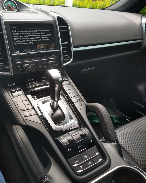 2013 Porsche 958 Cayenne S - Image 3 of 14