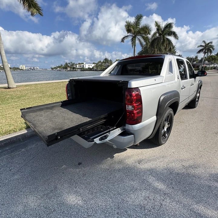 2013 Chevrolet Avalanche - Image 17 of 21