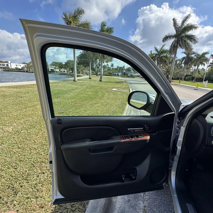 2013 Chevrolet Avalanche - Image 18 of 21