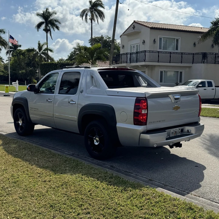 2013 Chevrolet Avalanche - Image 8 of 12