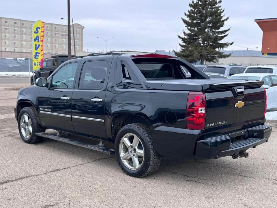 2013 Chevrolet Avalanche - Image 7 of 17