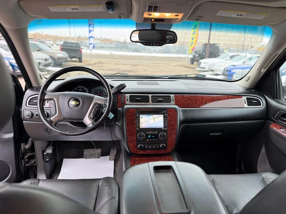 2013 Chevrolet Avalanche - Image 10 of 17